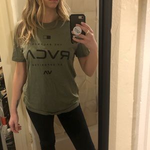 🔥MOVING SALE MUST GO ASAP🔥 RVCA T SHIRT